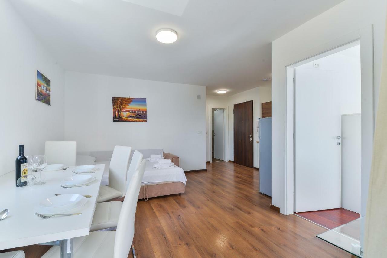 Royal Apartments Novalja Ngoại thất bức ảnh