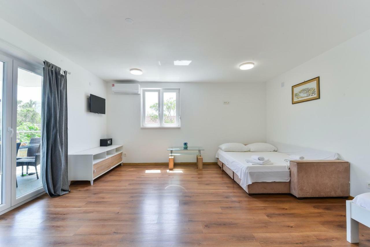 Royal Apartments Novalja Ngoại thất bức ảnh