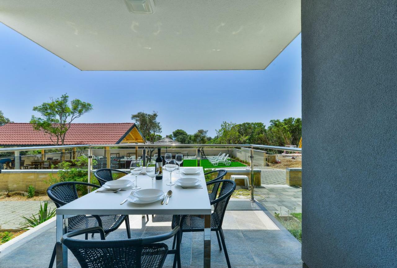 Royal Apartments Novalja Ngoại thất bức ảnh