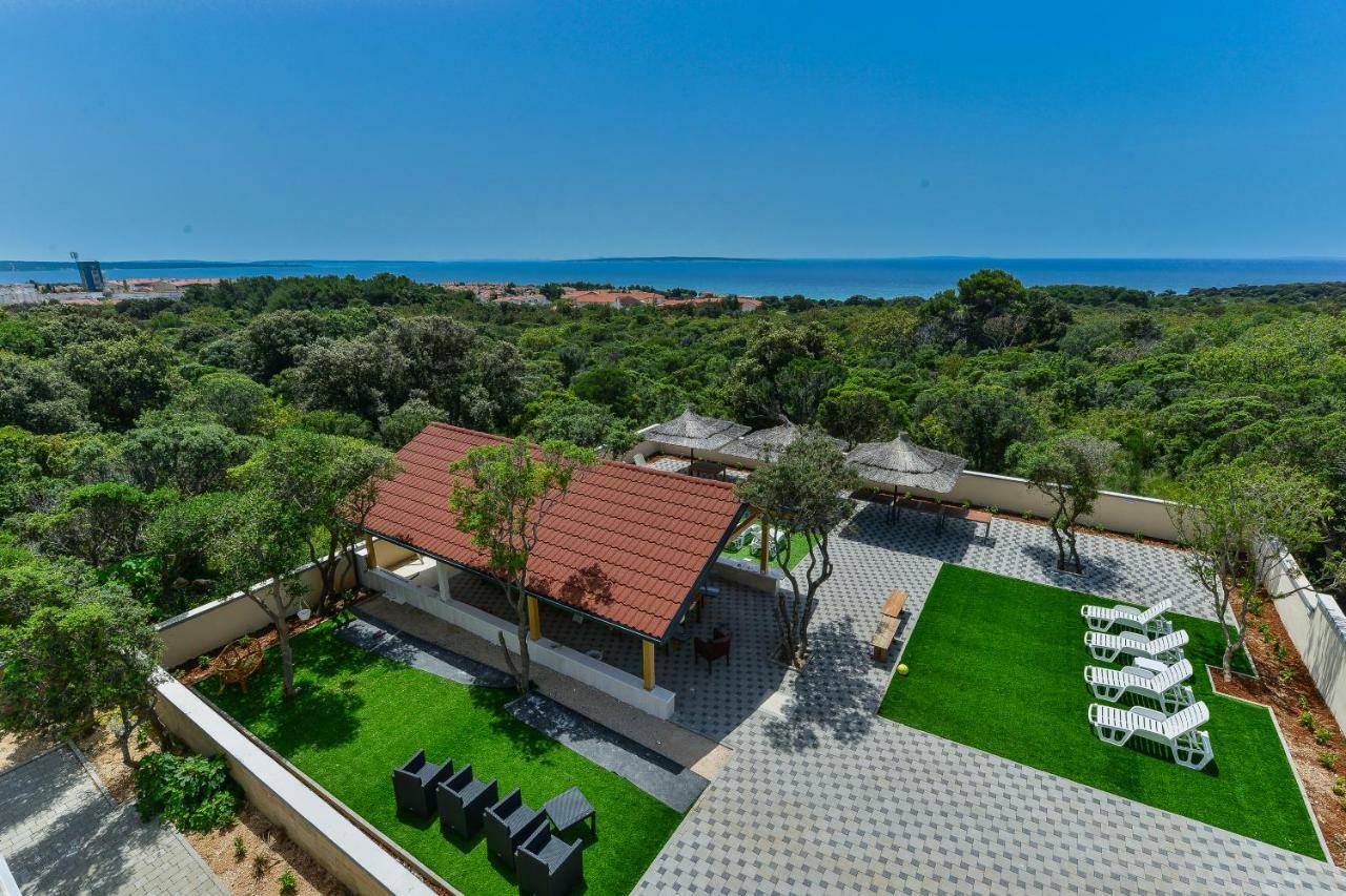 Royal Apartments Novalja Ngoại thất bức ảnh